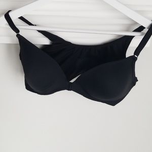 Hanes black bra M